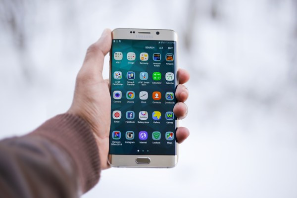 smartphone-1283938_1920.jpg